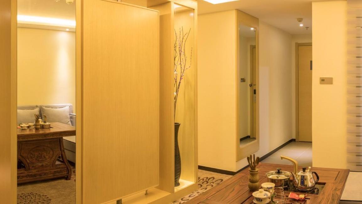 Lavande Hotel Luzhou Jiale Century City Bagian luar foto